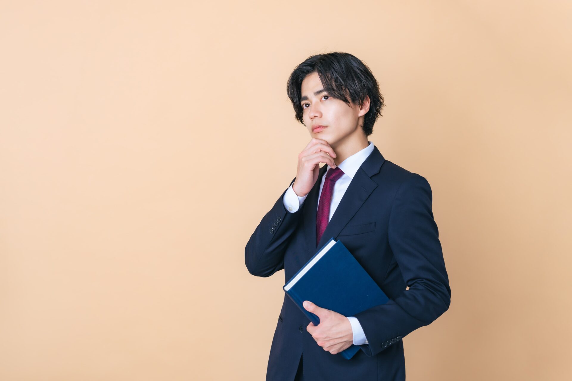 パラリーガルの平均年収は？将来性や向いている人の特徴も紹介